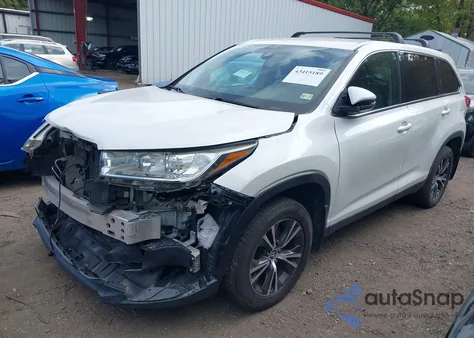 2019 Toyota Highlander Le z USA, uszkodzony, nr VIN 5TDBZRFH2KS943751